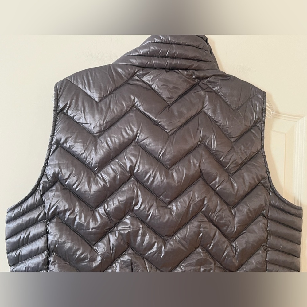 Calvin Klein Women's Metallic Gray Quilted Premium Down Vest Size XXL - Picture 4 of 15